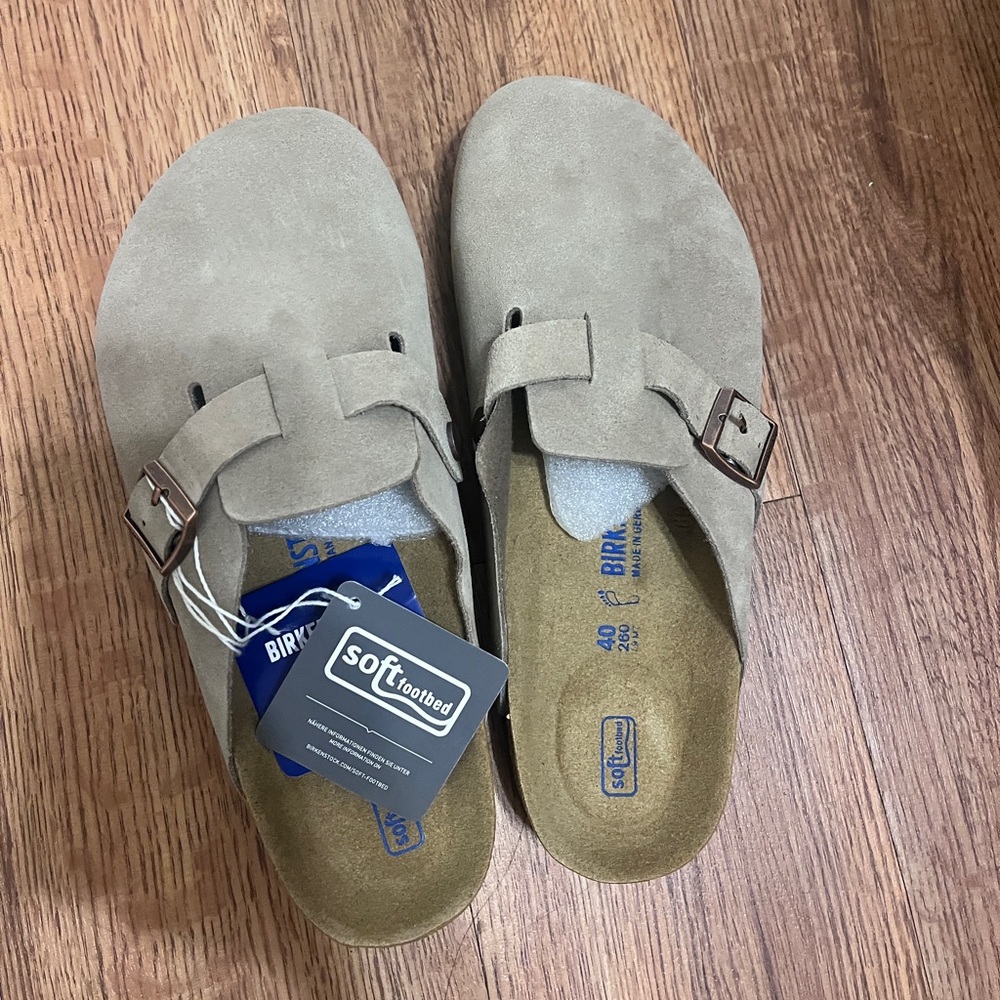 Birkenstock Boston Soft Footbed Unisex Clog in Taupe. L9 M7